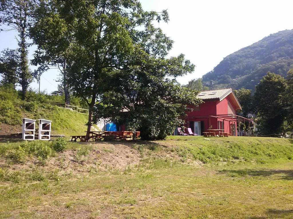 Ostello Casa Rossa Laveno-Mombello Exterior foto